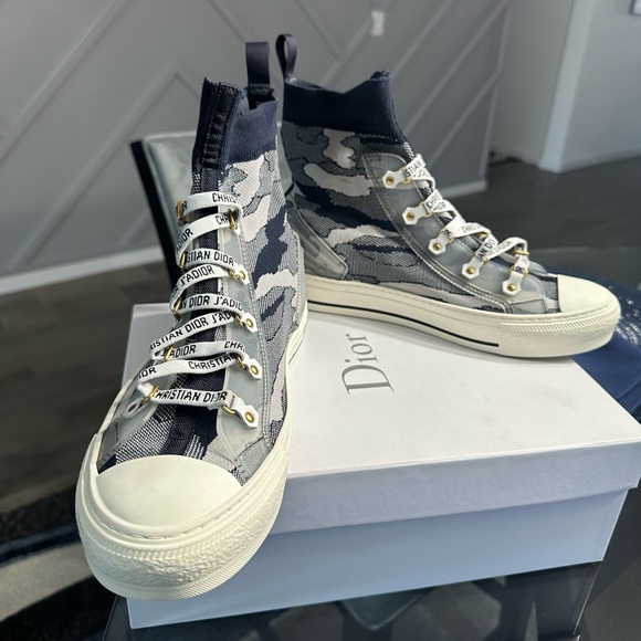 DIOR WALK N’ DIOR SNEAKER — UNISEX - Picture 1 of 4